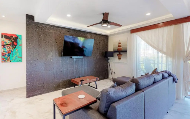 Eight VIP Beach Condo 301