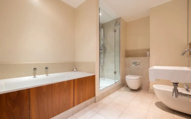 The Riverside Residence - 3bdr Flat With Balcony