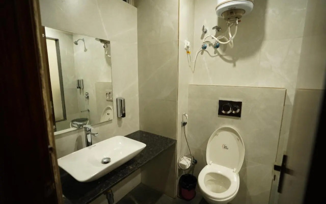 Hotel Regal By Rhytham