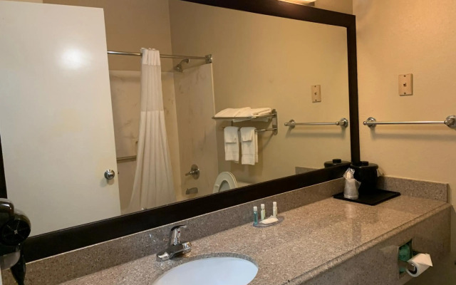 Quality Suites Houston NW Cy-Fair