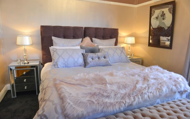 Chatelaine Valley Views – Guest Rooms – Sydney