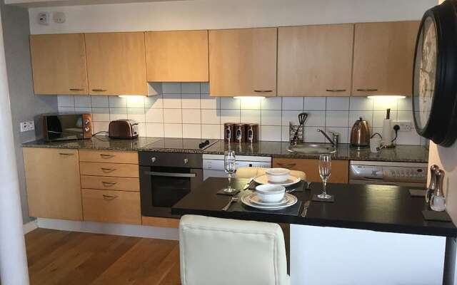1 Bed Luxe Dockland Apartment - Free parking