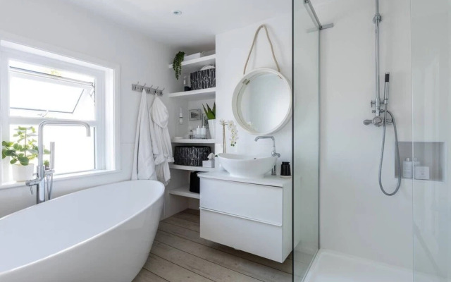 Central Town House With Garden 2 Mins From Beach!