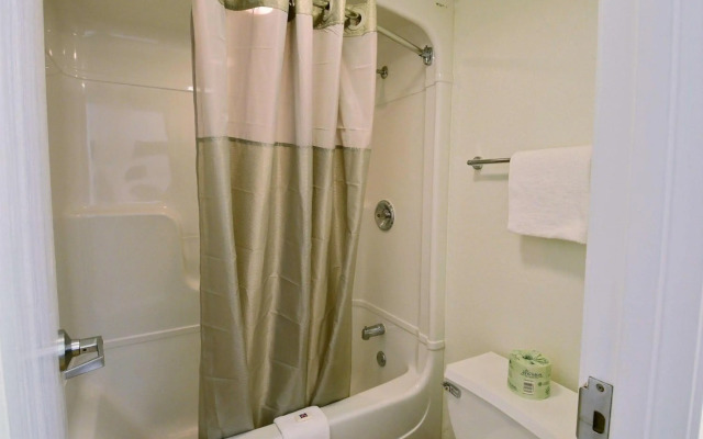 Motel 6 Tewksbury, MA - Boston