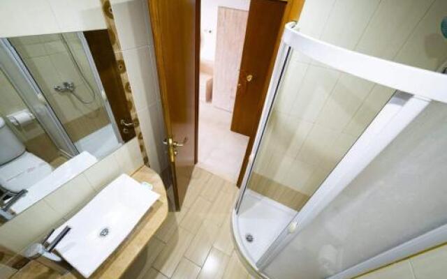 LE MONDE Apartments