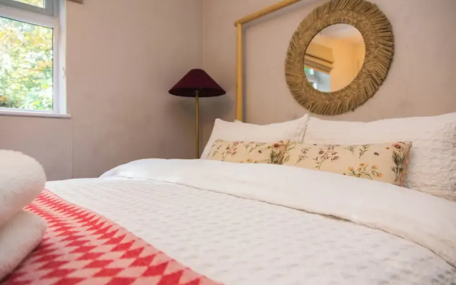 Spacious Private Annex Near Ashford