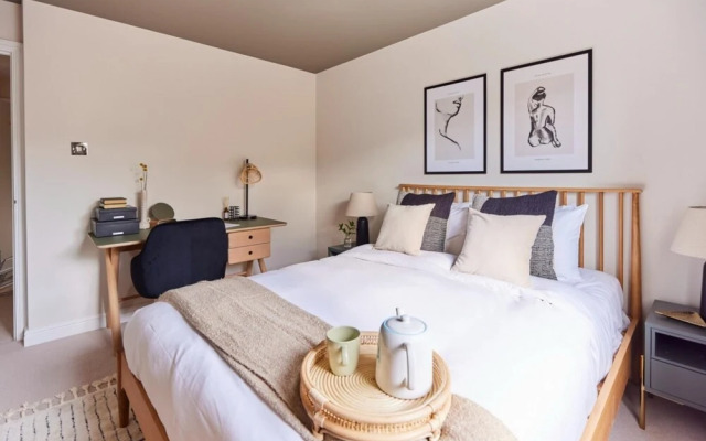The Sussex Way Studio - Pleasing 1bdr Flat With Balcony