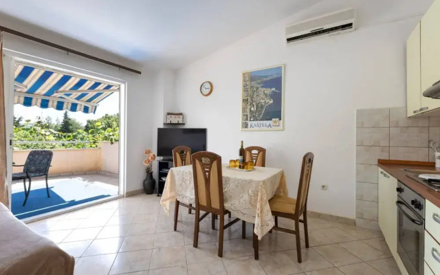 Bright and Spacious Apartment With Terrace in Kastel Stafilic