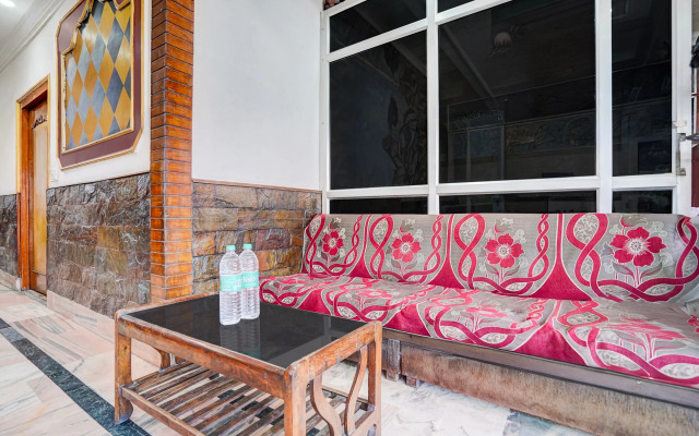 Hotel O Hussainganj Near Vidhansabha