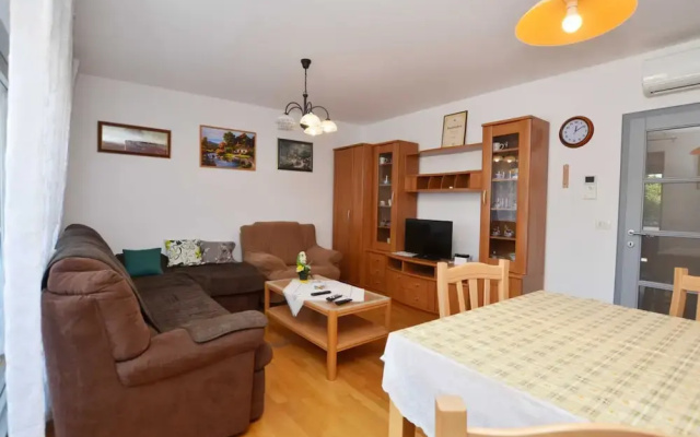 Quiet and Compact Apartment With Balcony