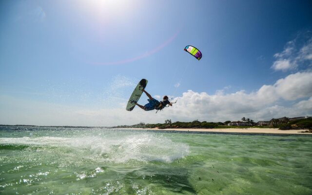 Distant Relatives Ecolodge & Backpackers