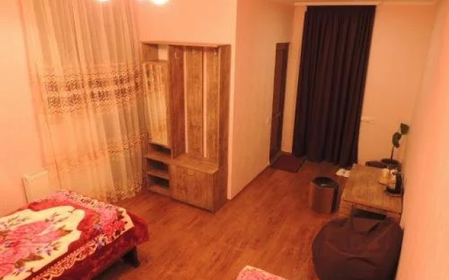 Roza Guesthouse