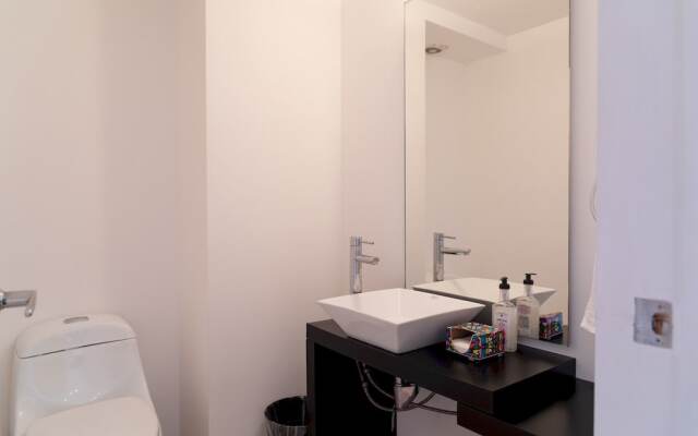 Bright Apartment with Private Bathroom,Kitchen And More @Santafe-601