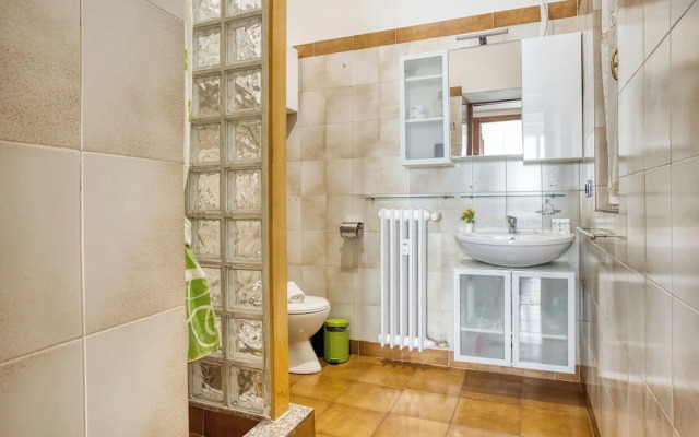 Adorable flat near centre