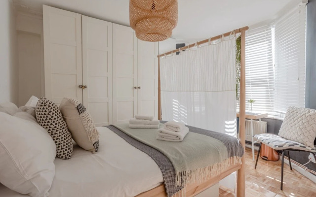 Charming 1 Bed Flat With Patio in Affluent Fulham