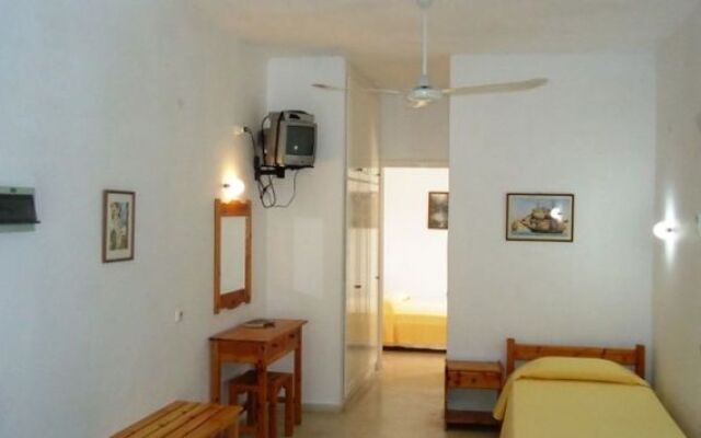 Almyra Apartments & Studios