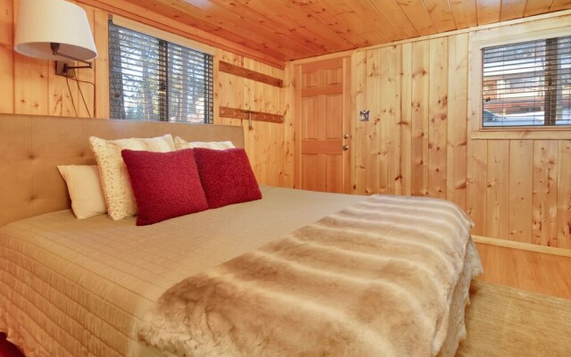 2259-fawnskin Pines 2 Bedroom Cabin by RedAwning