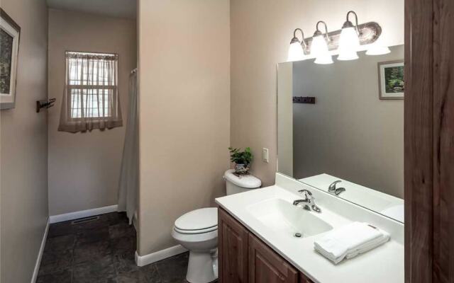 White Mountain Paradise - Four Bedroom Cabin