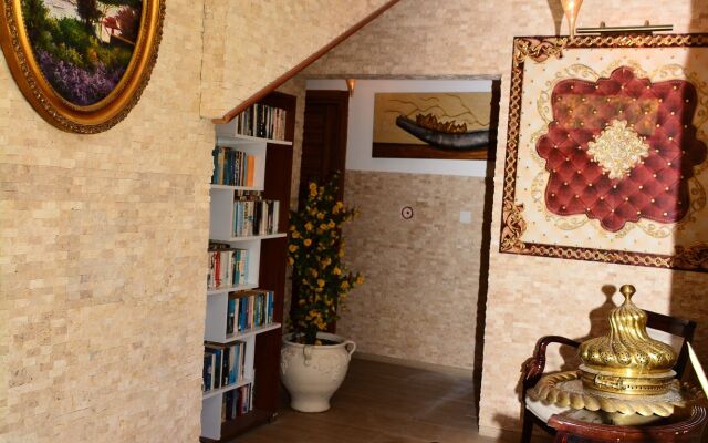 Queen Boutique Hotel