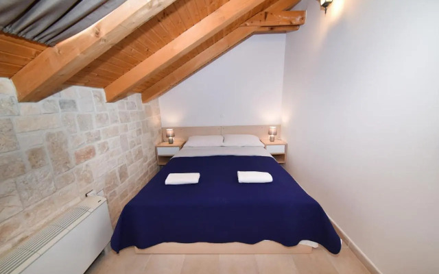 Authentic Stone House Stela & Lea