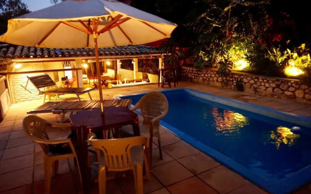 Novos Baianos Hostel e Suites