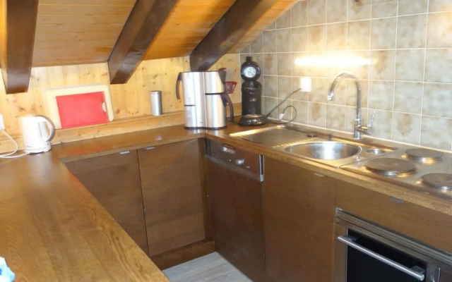 Apartment With Breathtaking Hill View