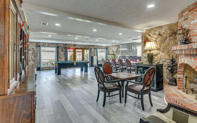 Galveston Group Getaway ~ 2 Blocks to Beach!