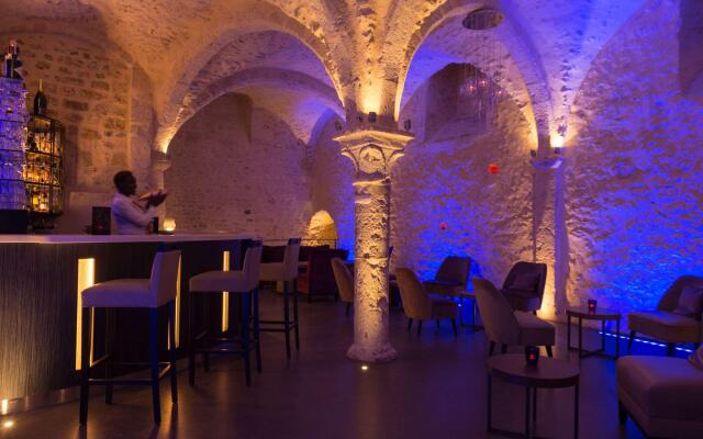 Hôtel Aux Vieux Remparts, The Originals Relais