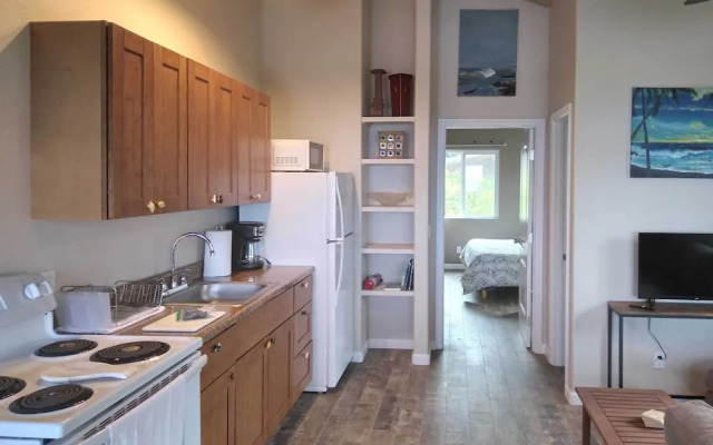 Kailua-kona Hillside Apt < 3 Miles to Beaches!, Kailua-Kona