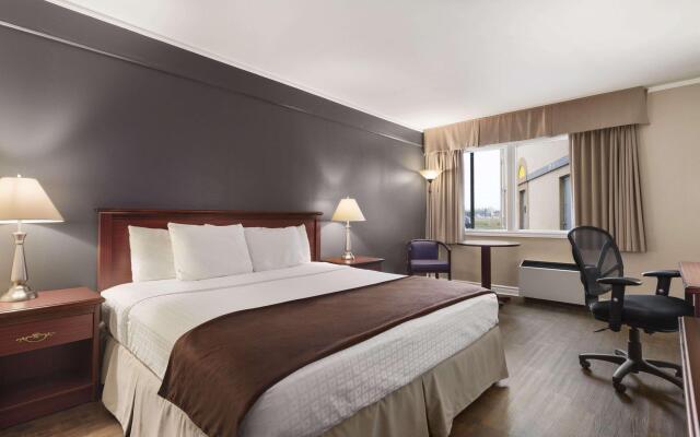 Days Inn by Wyndham Brockville