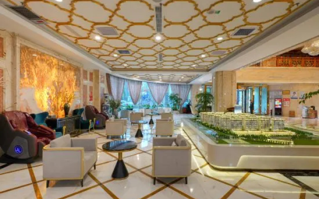 Grand Hotel (Aksu Tianbai Fashion Shopping Center)