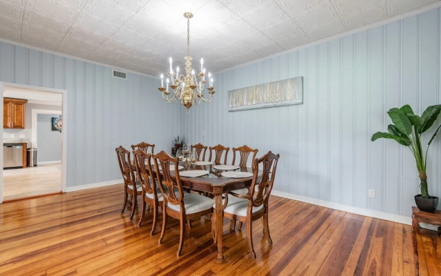 A Large Tropical 7 Bedroom Estate by RedAwning