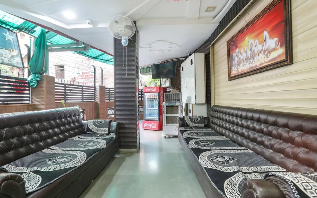 Fabhotel Tara Deluxe