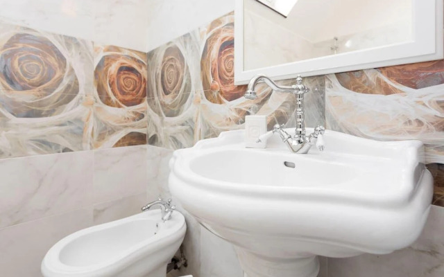 Vienna Christmas Market Rooftop Dollhouse 4 Couple