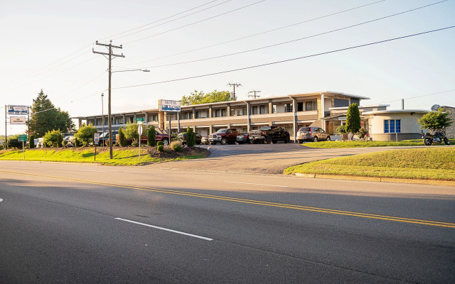 Riverside Inn and Suites