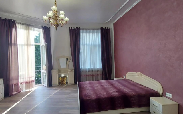 Apartment on Dudayeva 17