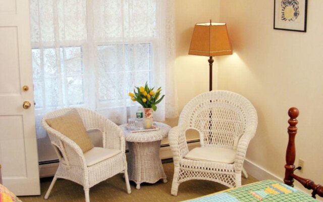 Woods Hole Passage Inn