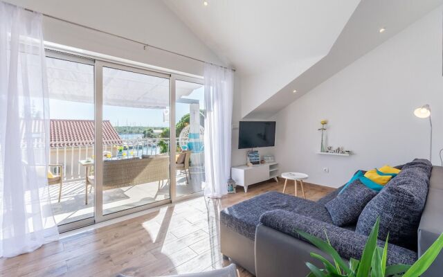 Awesome Apartment in Milna With 2 Bedrooms and Wifi