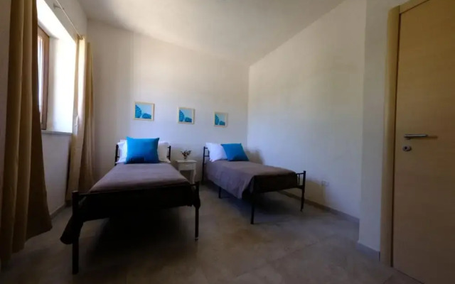 Tenuta con due Abitazioni Indipendenti e Piscina