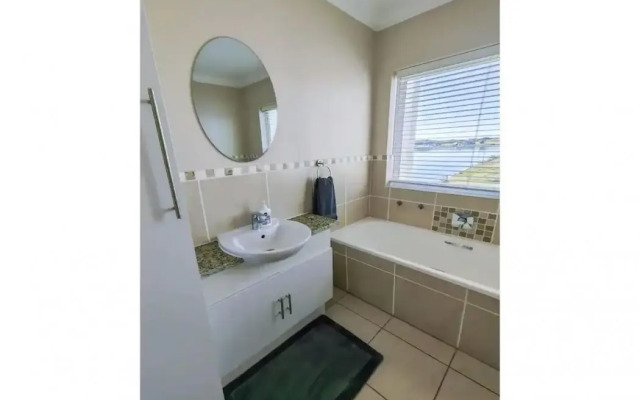 Water Views Apartment