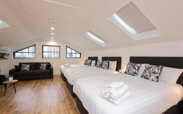 Concert Square Apartments by Happy Days
