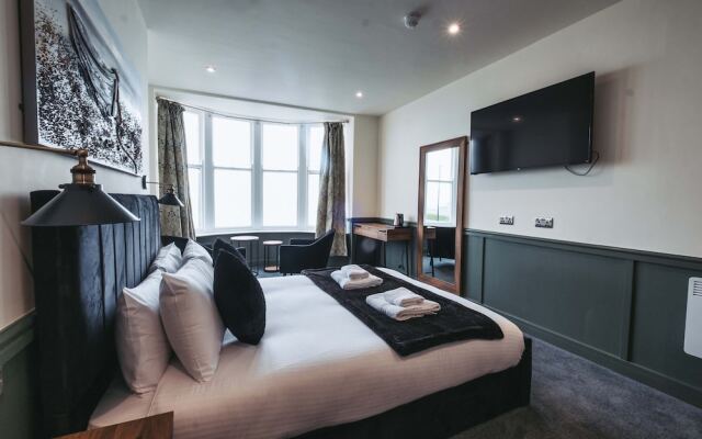 The Royal Bar & Shaker