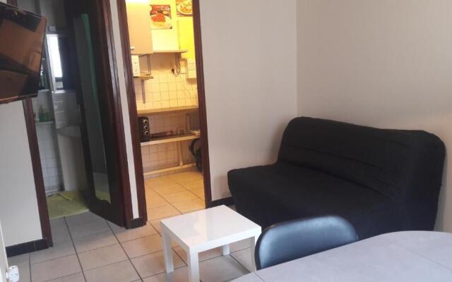 Studio Centre Auxerre + WIFI+ parking gratuit