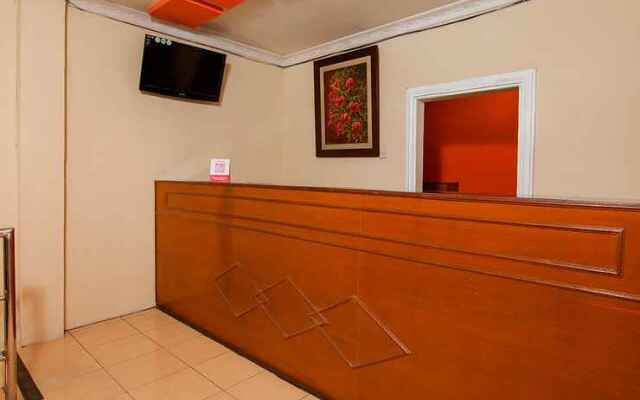 OYO 2045 Hotel 211
