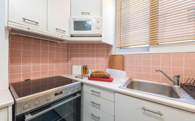 Comfortable flat next to Acropolis Museum