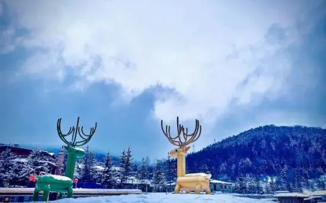 Jingbohuchuntiandujiashanzhuang