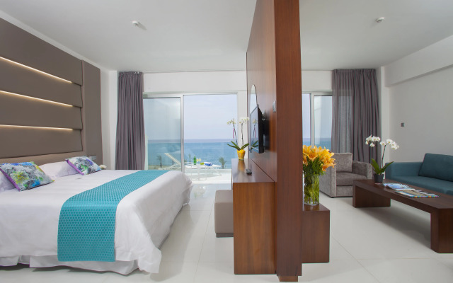 King Evelthon Beach Hotel & Resort