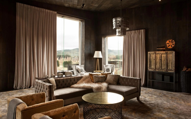 Kinloch Manor & Villas