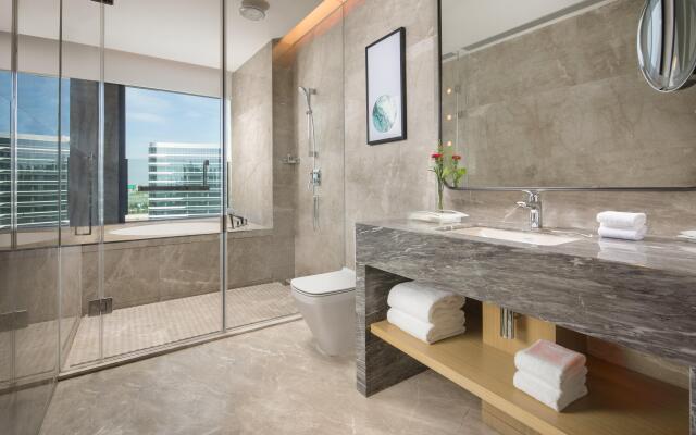 Holiday Inn Zhengzhou Riverside by IHG