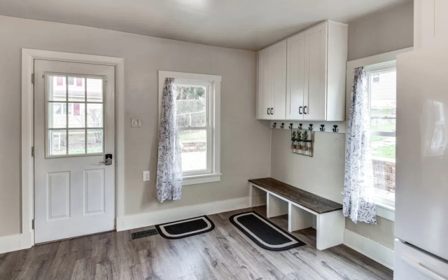 Family-friendly Altoona Abode w/ Spacious Patio!